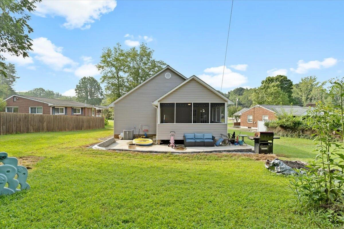 713 Hugh AVE - Photo 24