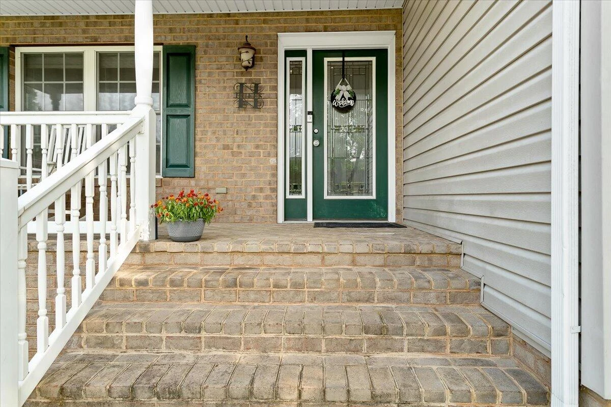 713 Hugh AVE - Photo 4