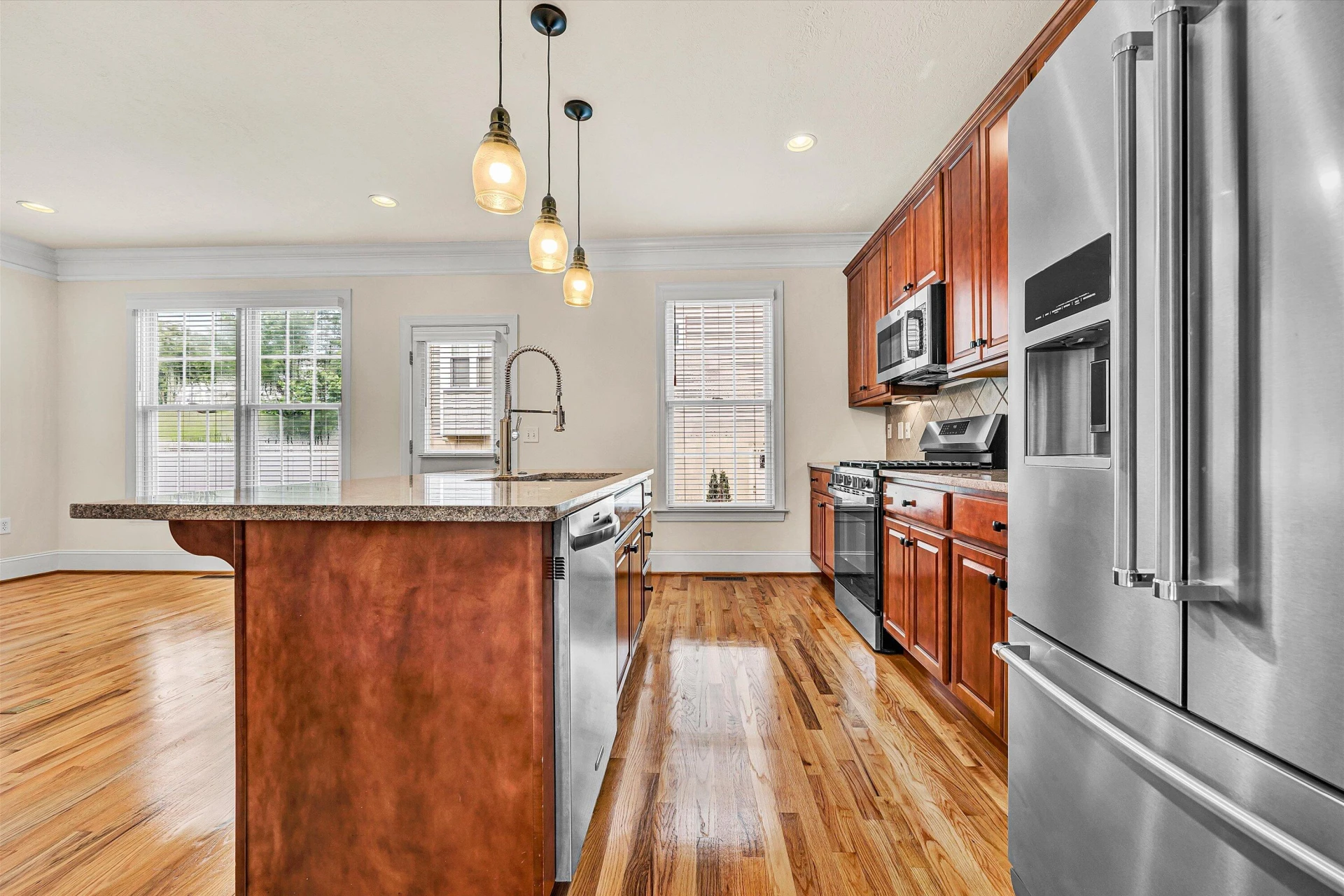 3823 Greenway DR SW - Photo 13