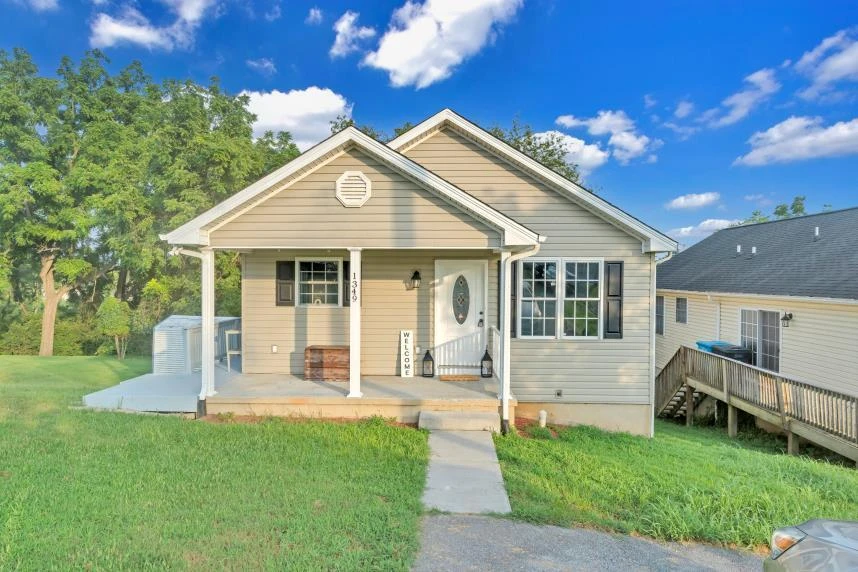 1349 Archbold AVE NE - Photo 33
