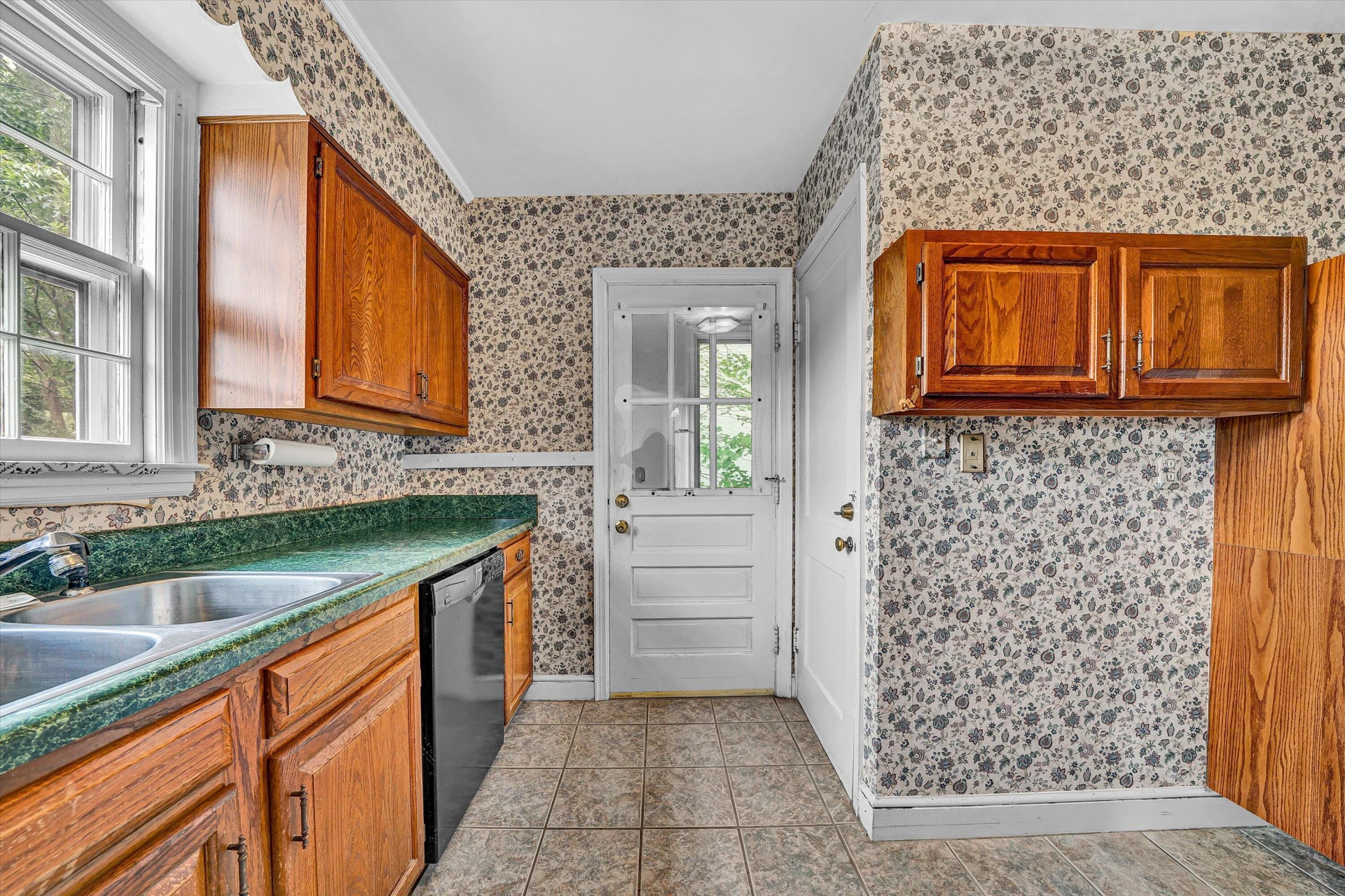 2622 Wycliffe AVE SW - Photo 15