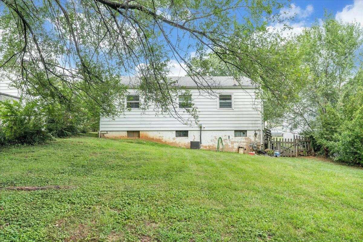 3926 Maine AVE NW - Photo 19