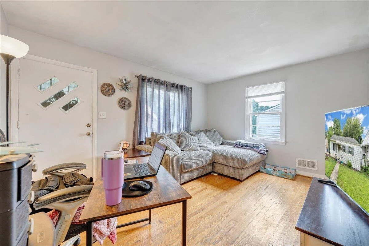 3926 Maine AVE NW - Photo 2