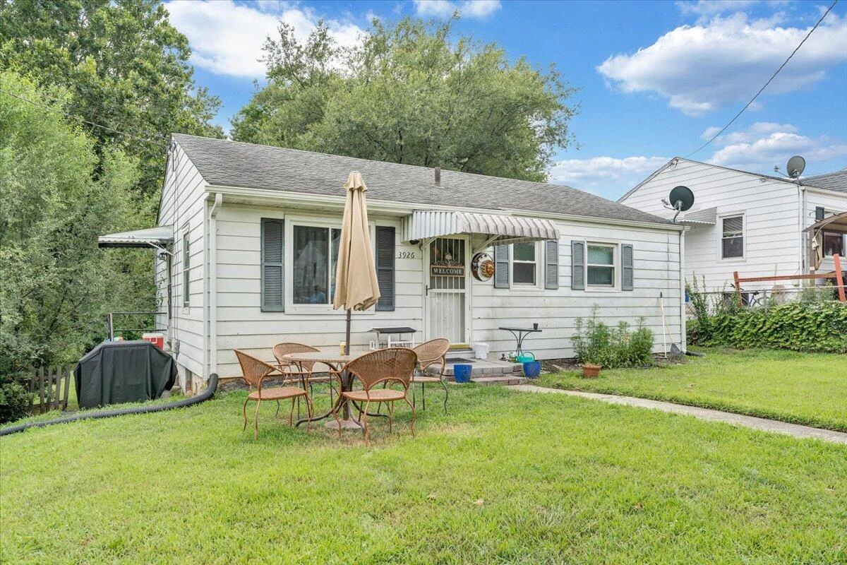 3926 Maine AVE NW - Photo 21