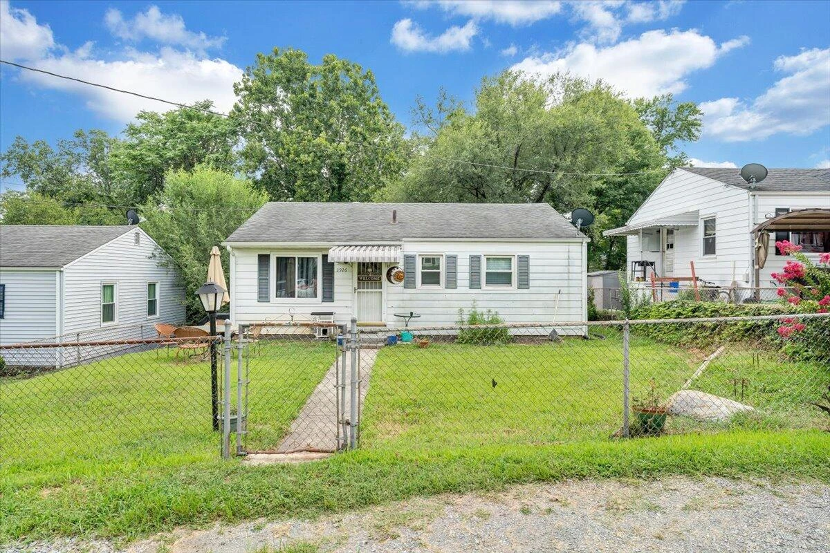3926 Maine AVE NW - Photo 22