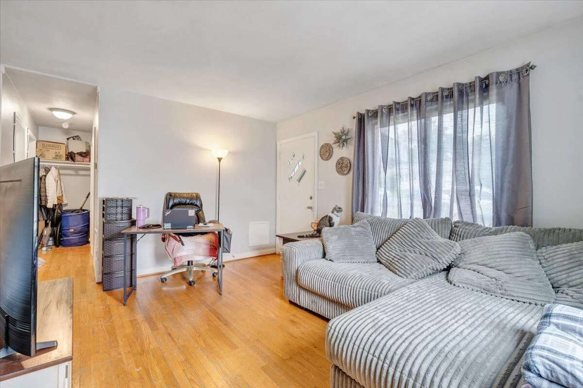 3926 Maine AVE NW - Photo 3