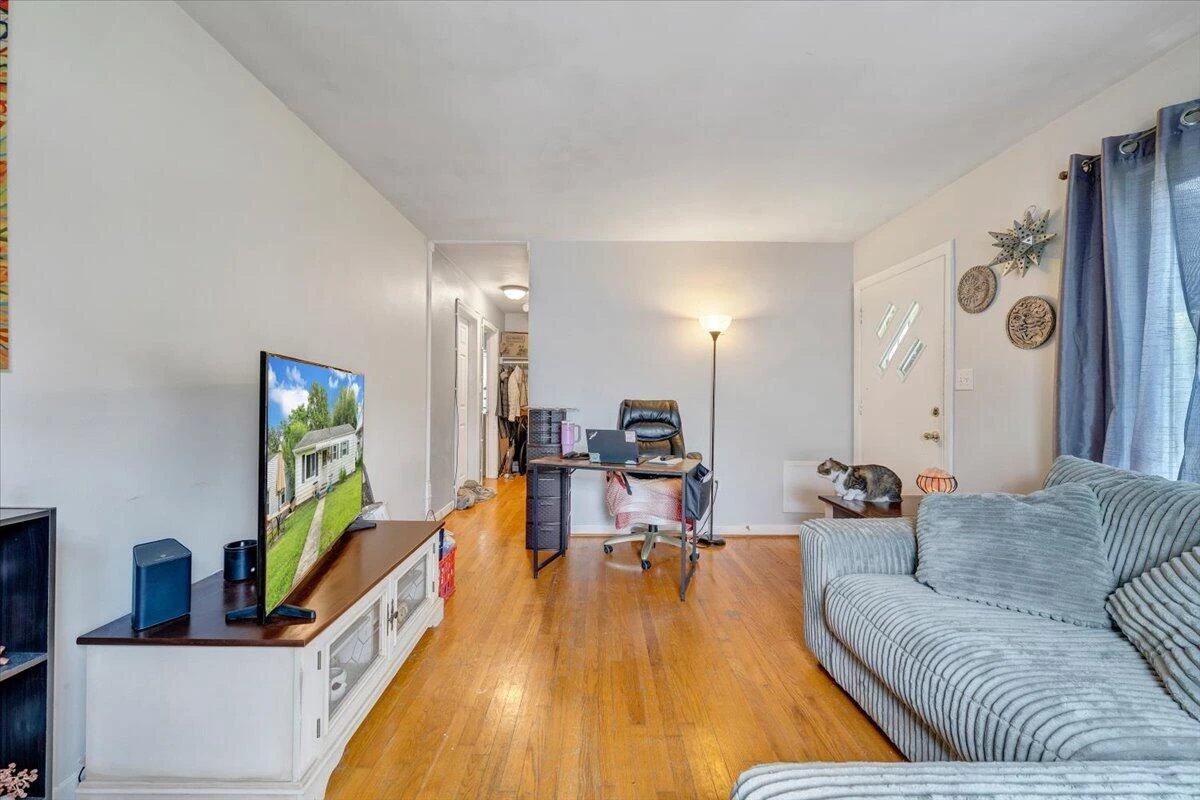 3926 Maine AVE NW - Photo 4