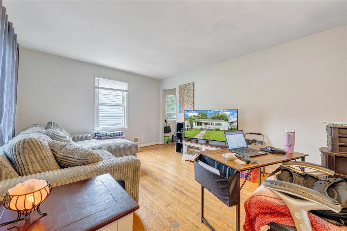 3926 Maine AVE NW - Photo 5