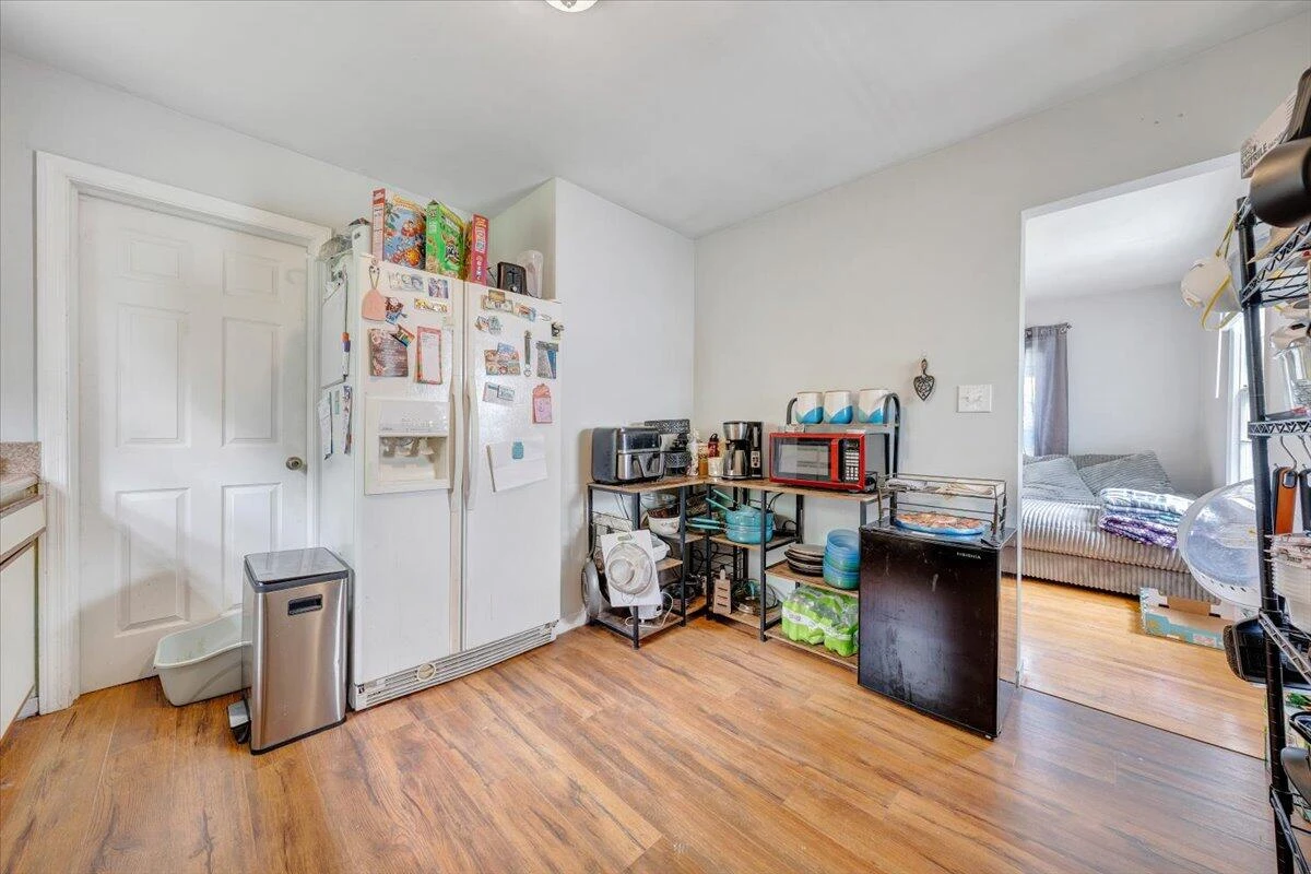 3926 Maine AVE NW - Photo 8