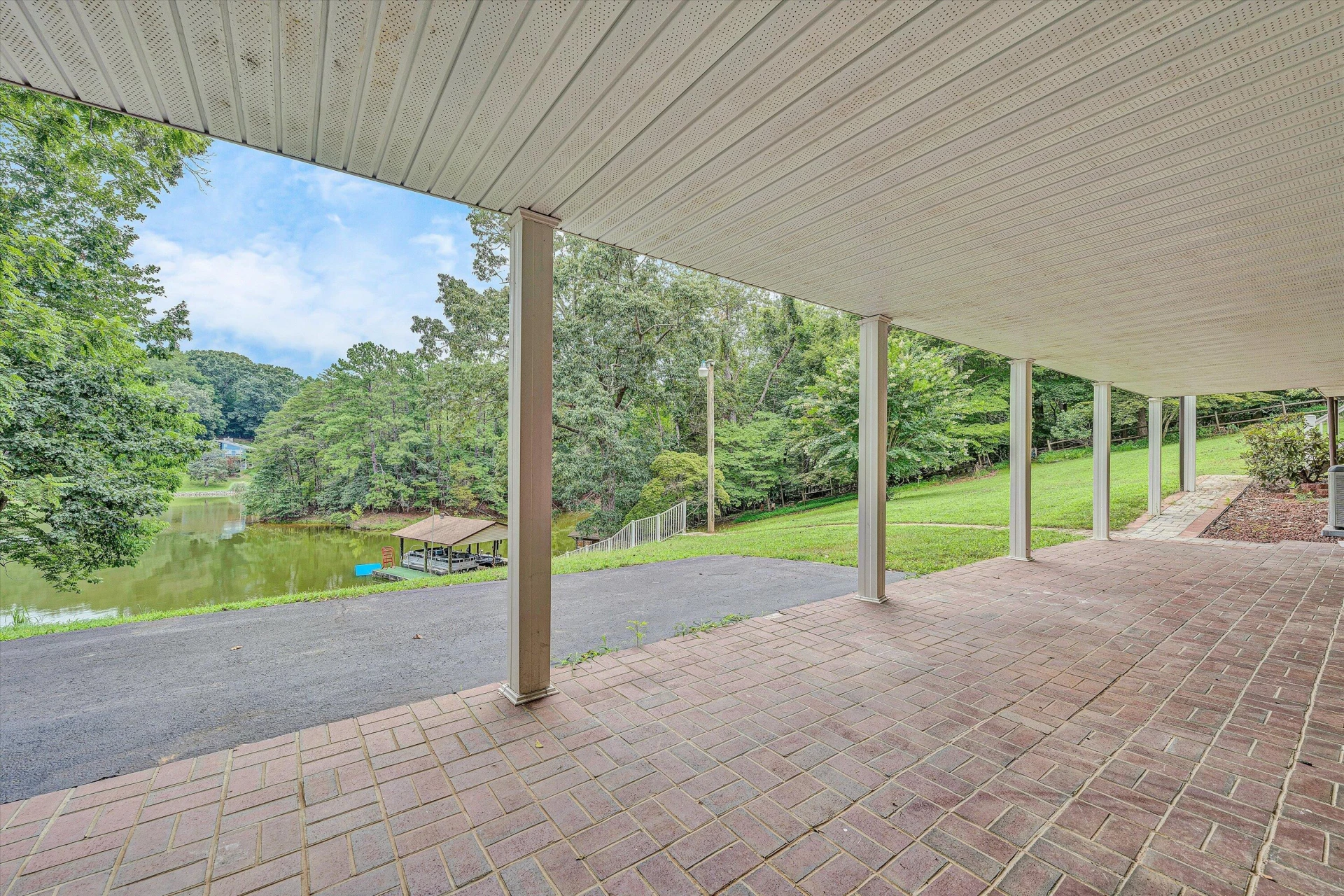 154 Brooks Point LN - Photo 37
