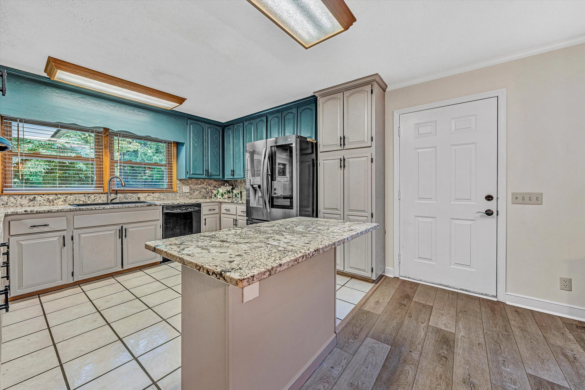 154 Brooks Point LN - Photo 6