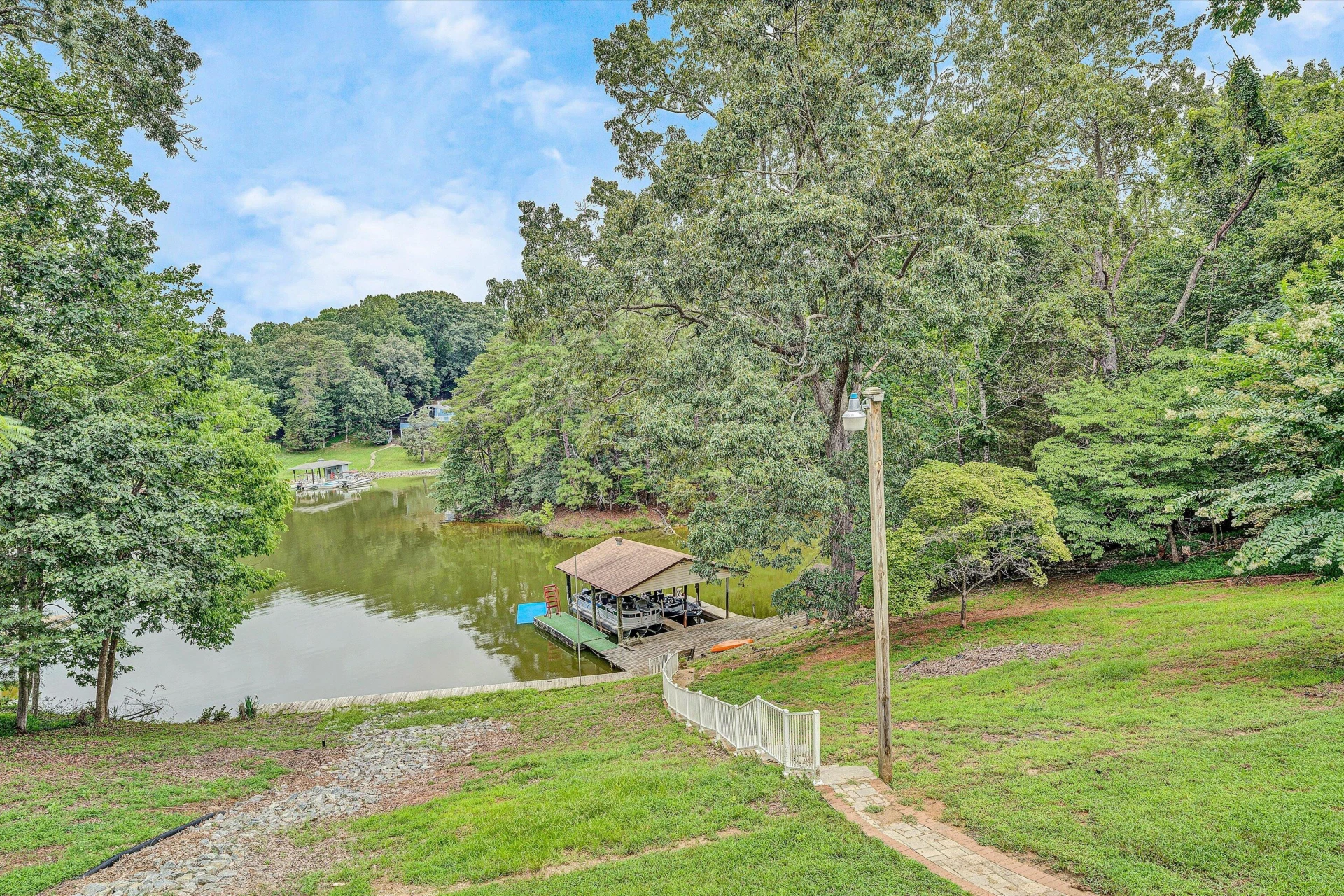 154 Brooks Point LN - Photo 45
