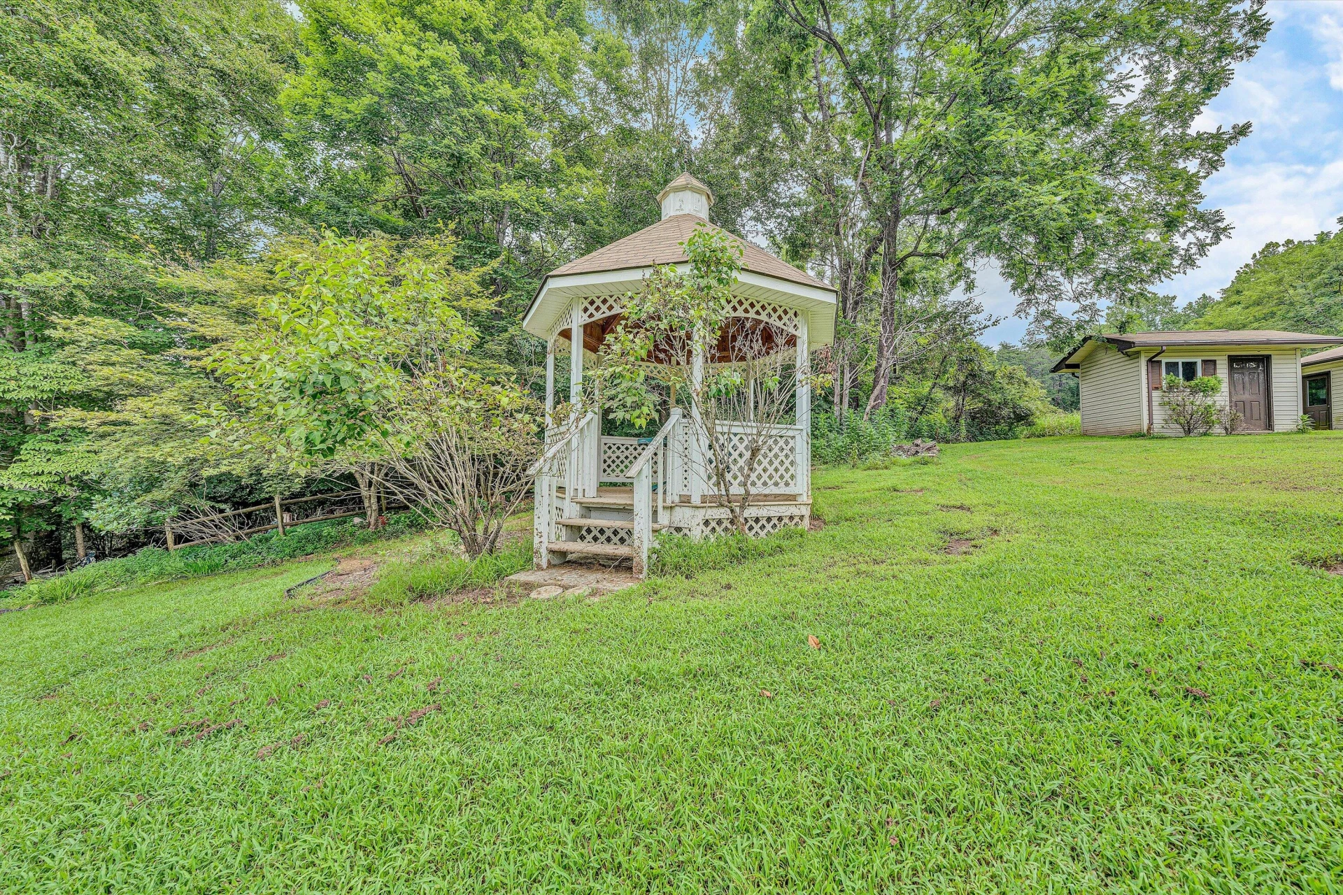 154 Brooks Point LN - Photo 54