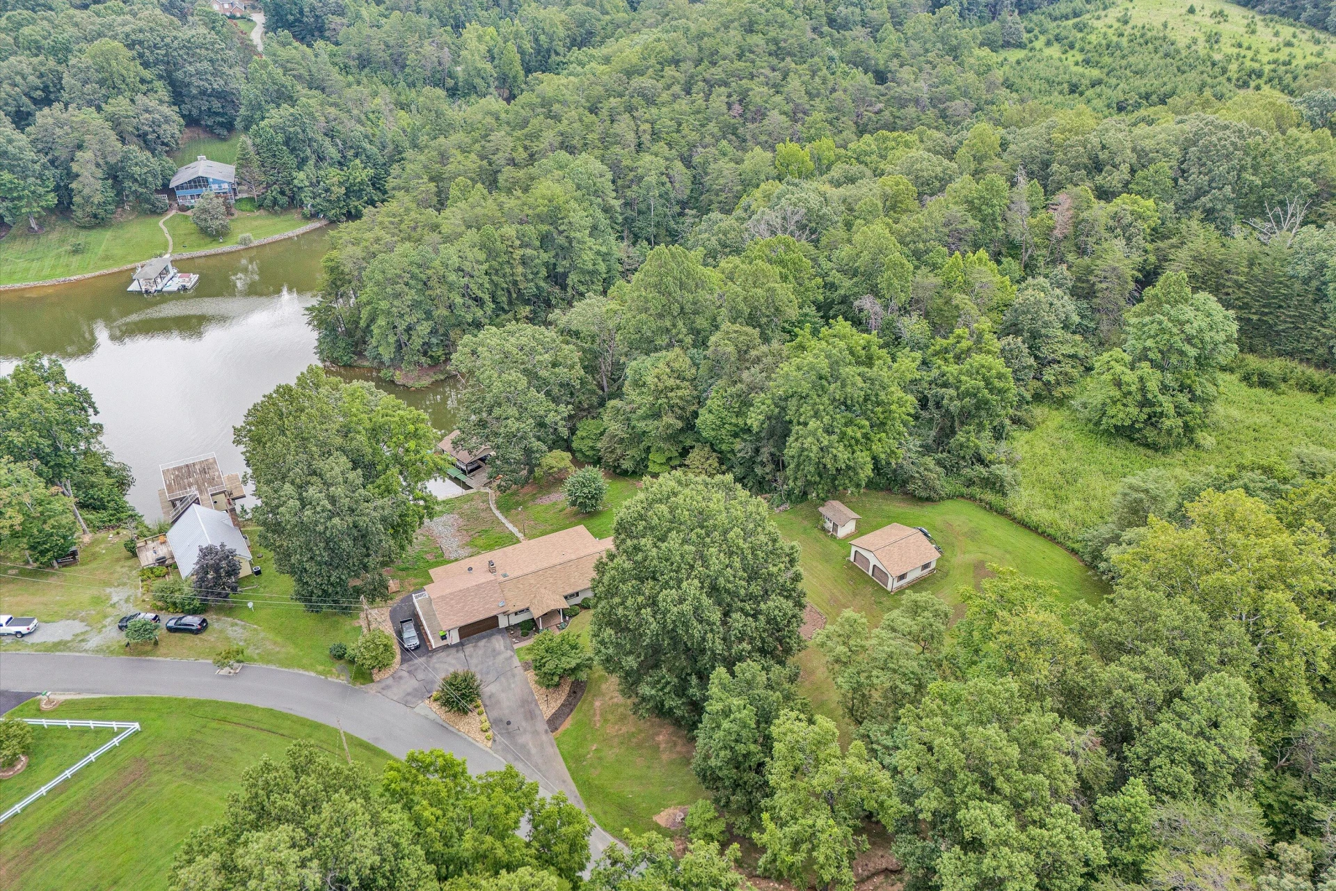 154 Brooks Point LN - Photo 60