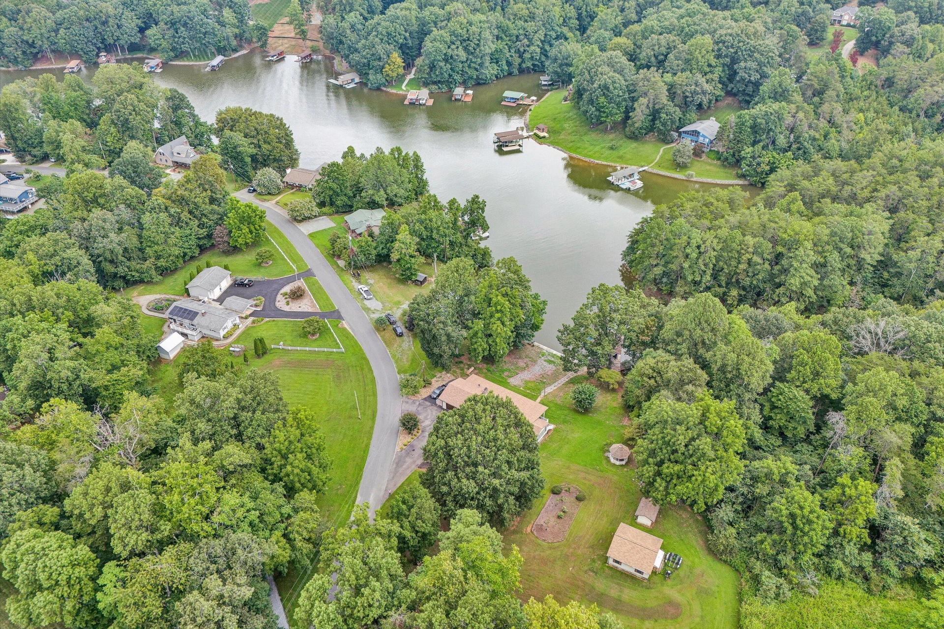 154 Brooks Point LN - Photo 61