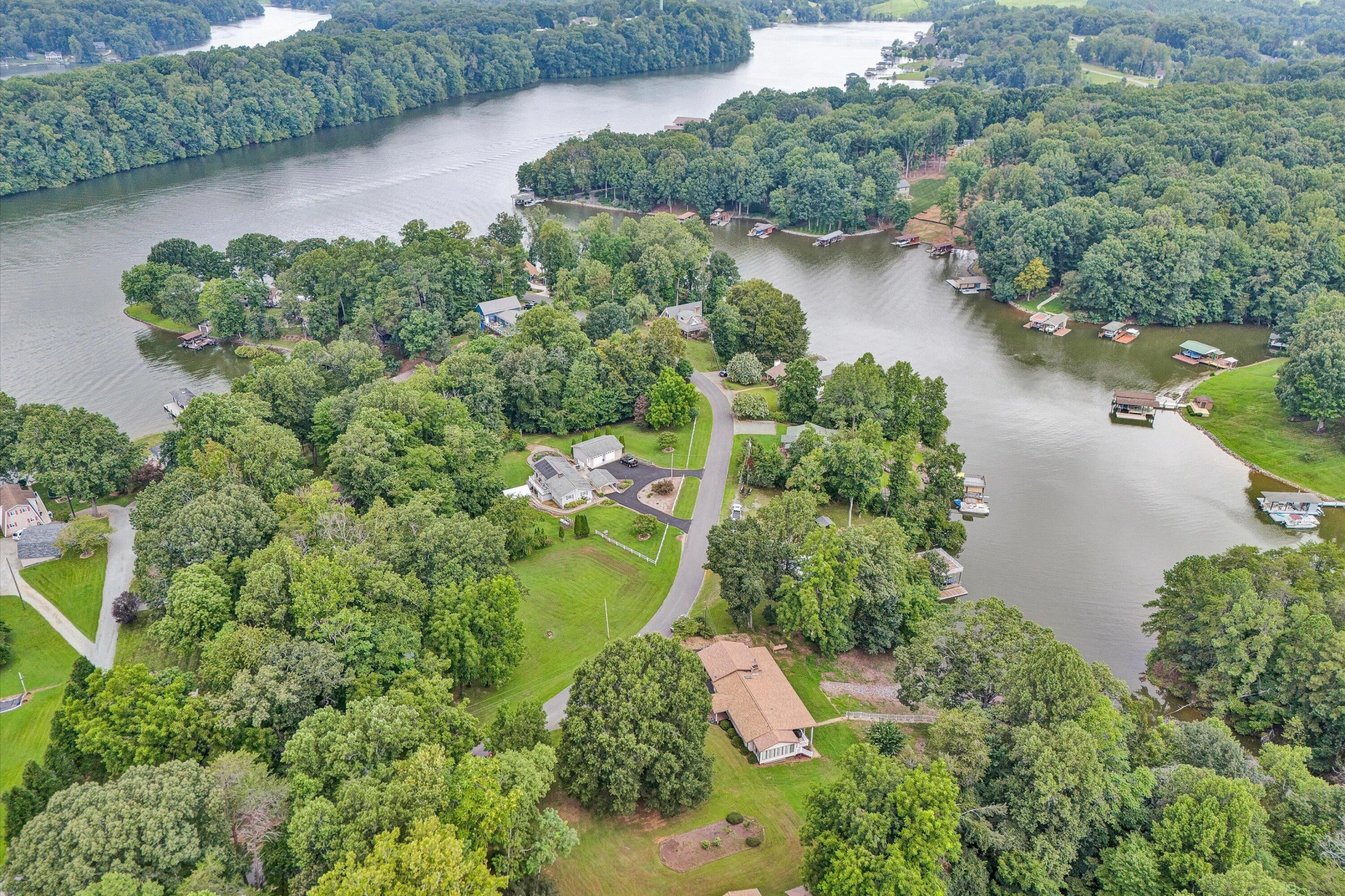 154 Brooks Point LN - Photo 62