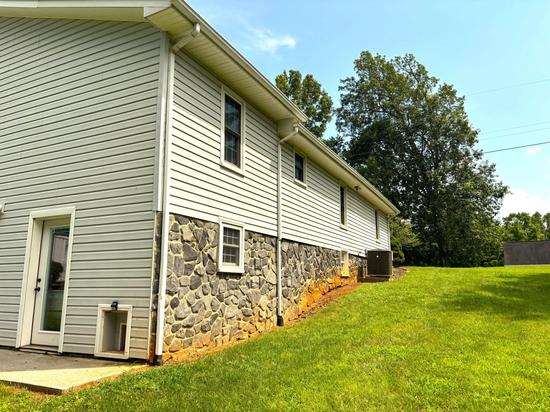 1235 Rock Spring RD - Photo 8
