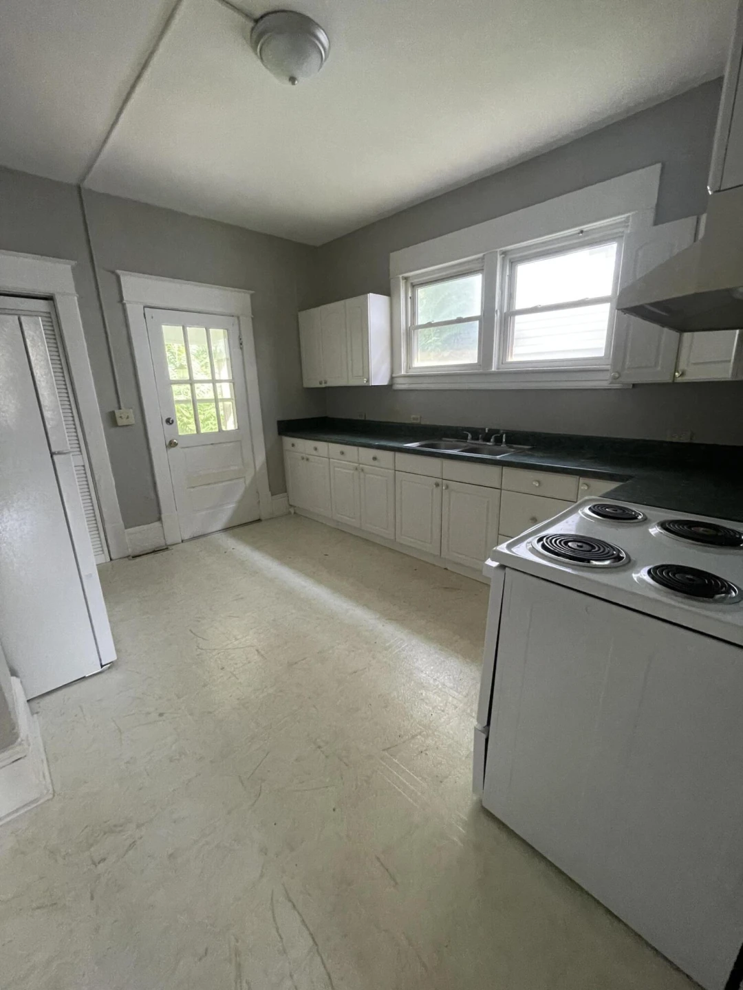 670 Morrill AVE SE - Photo 5