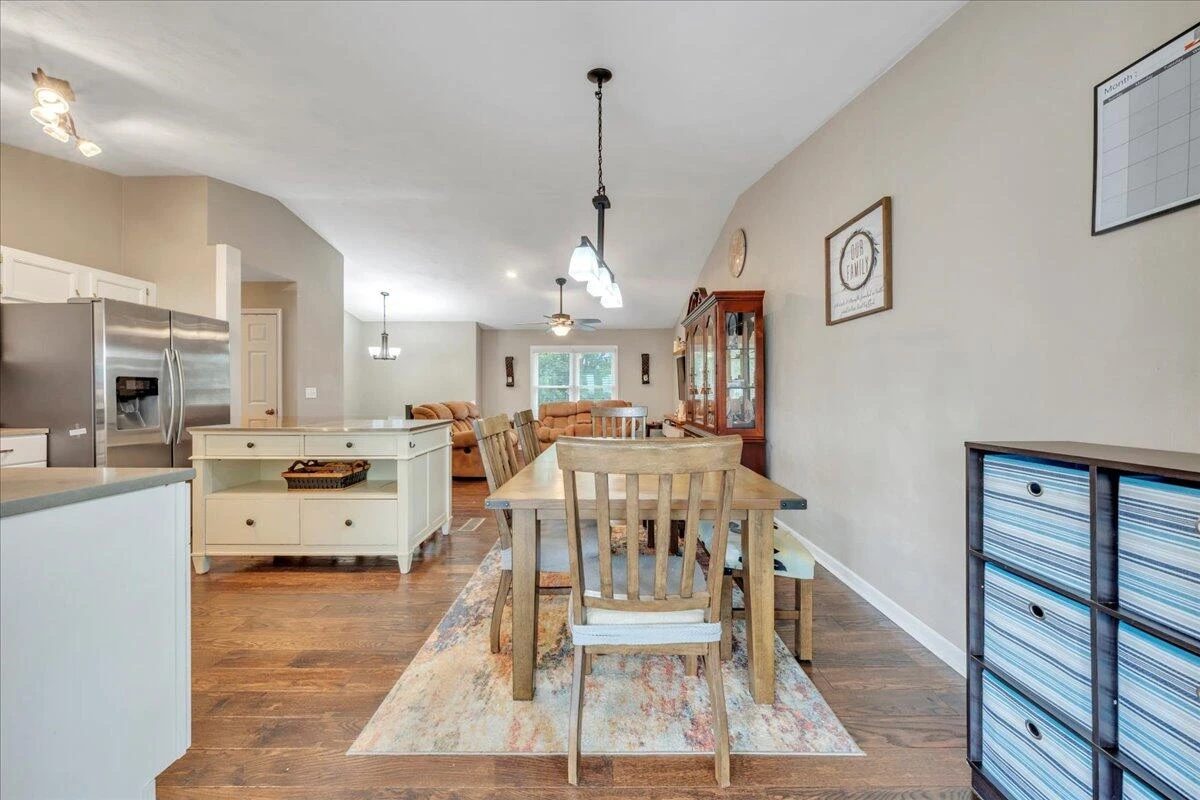 637 Catawba DR - Photo 10