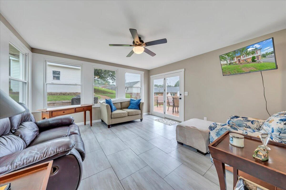 637 Catawba DR - Photo 11