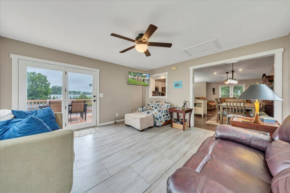 637 Catawba DR - Photo 12