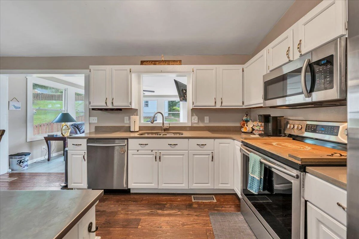 637 Catawba DR - Photo 14