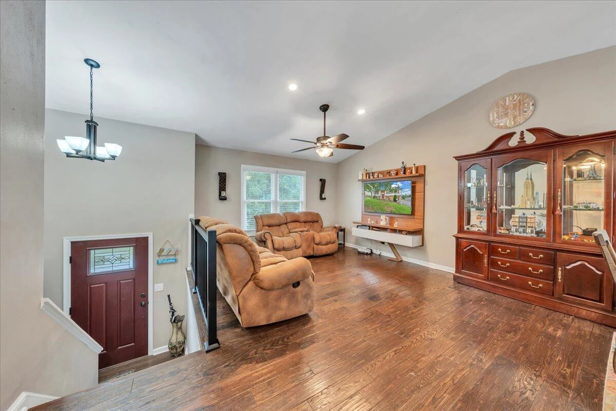 637 Catawba DR - Photo 15