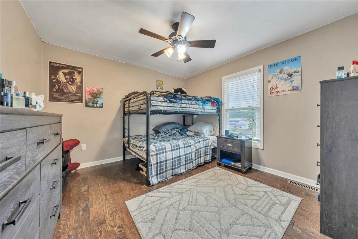 637 Catawba DR - Photo 17