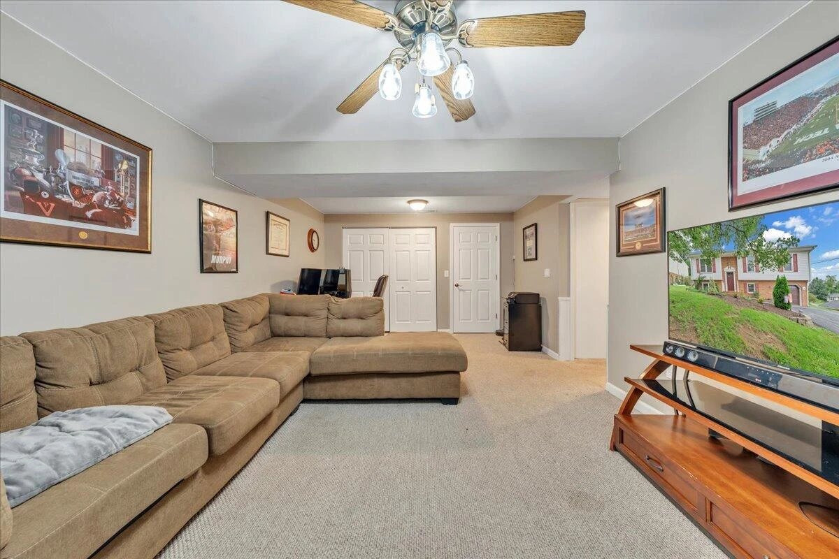 637 Catawba DR - Photo 22