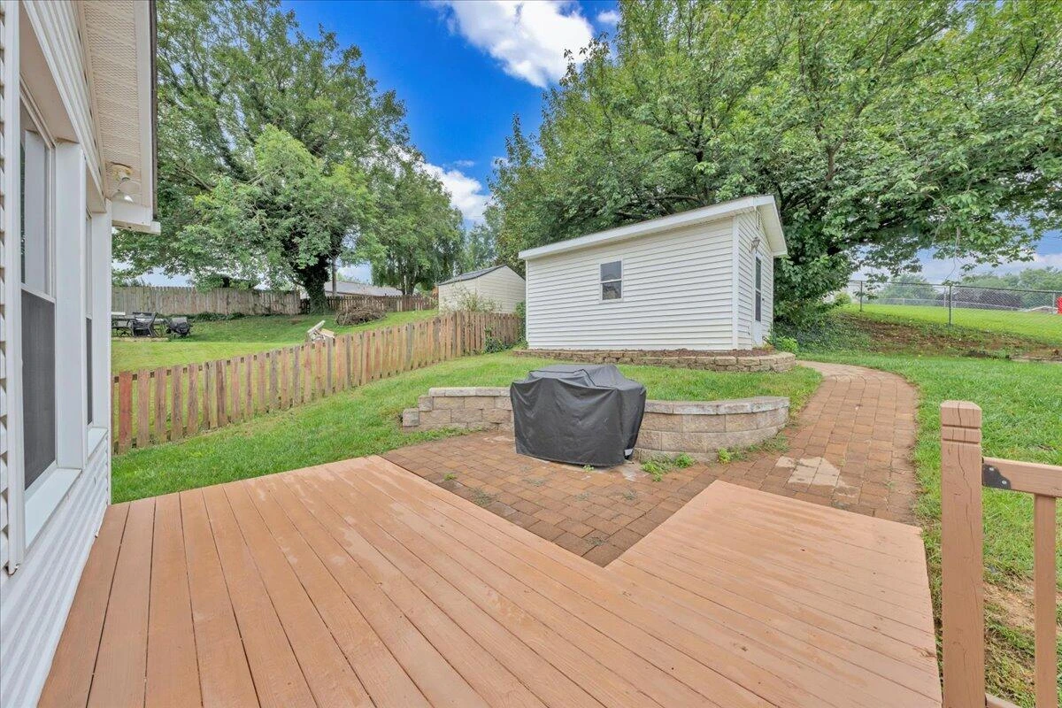 637 Catawba DR - Photo 36