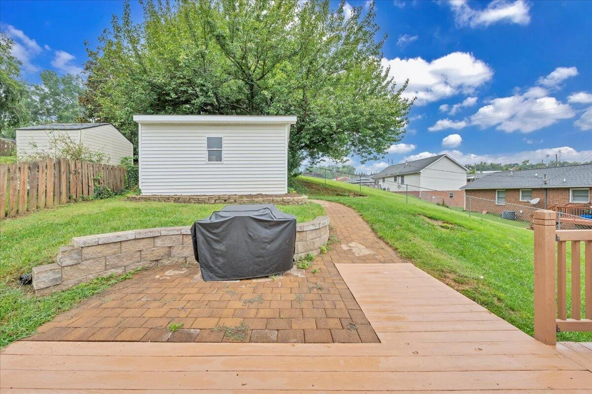 637 Catawba DR - Photo 38