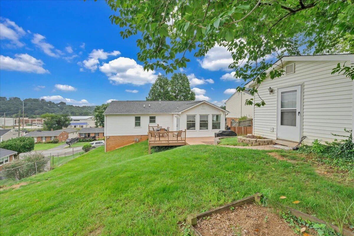 637 Catawba DR - Photo 40
