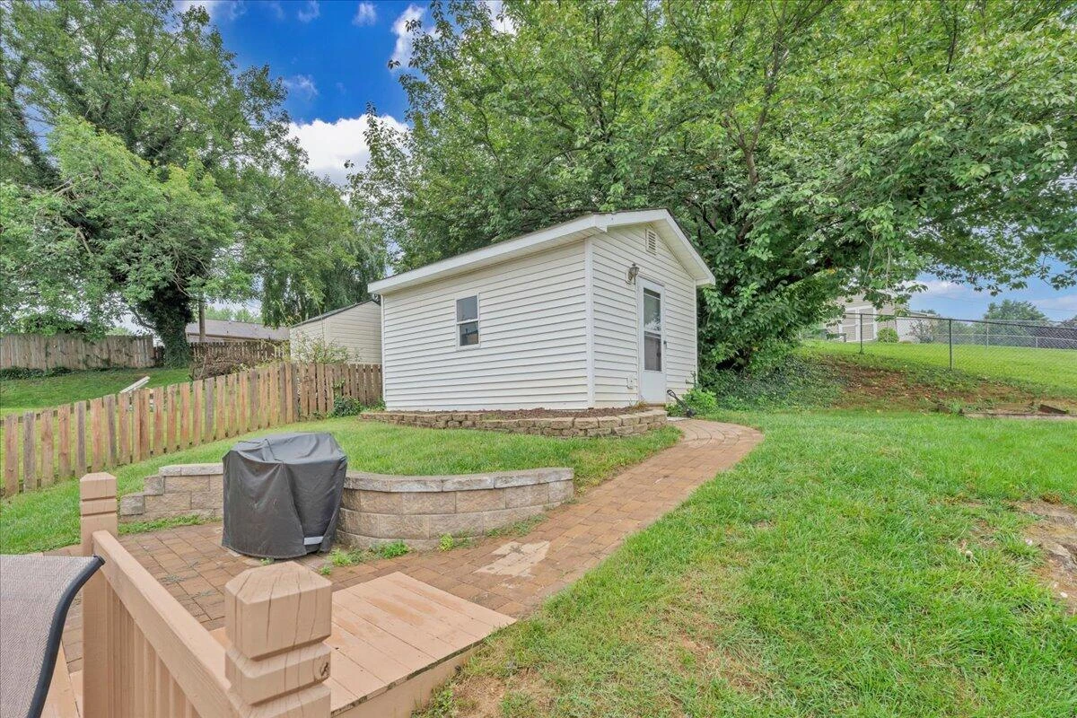 637 Catawba DR - Photo 41