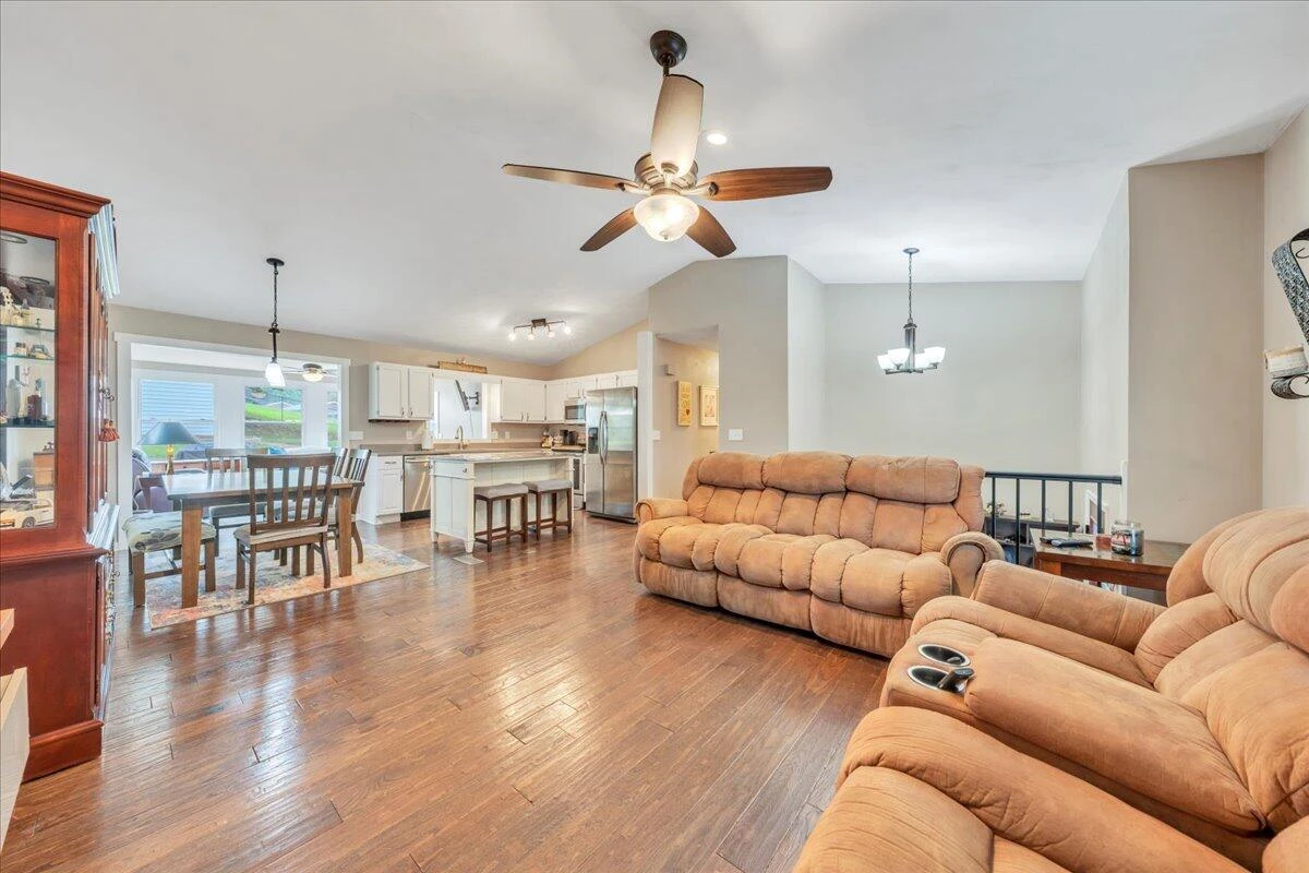 637 Catawba DR - Photo 7
