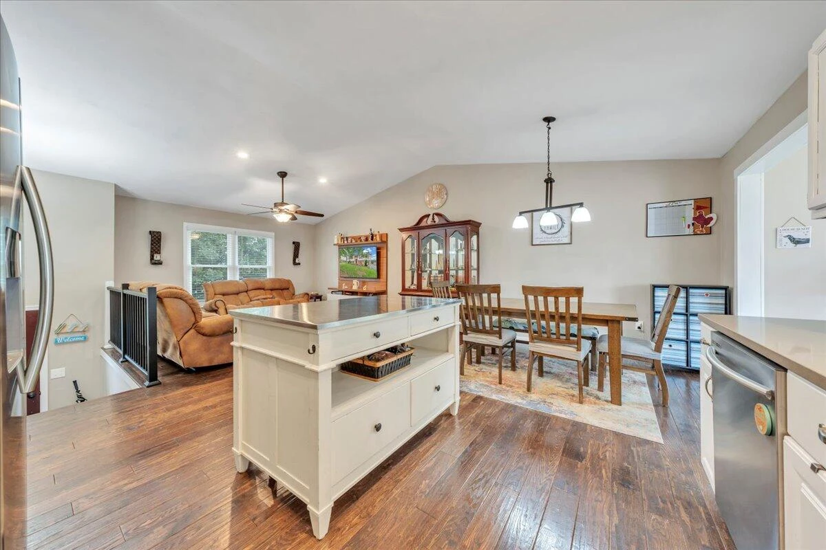 637 Catawba DR - Photo 9