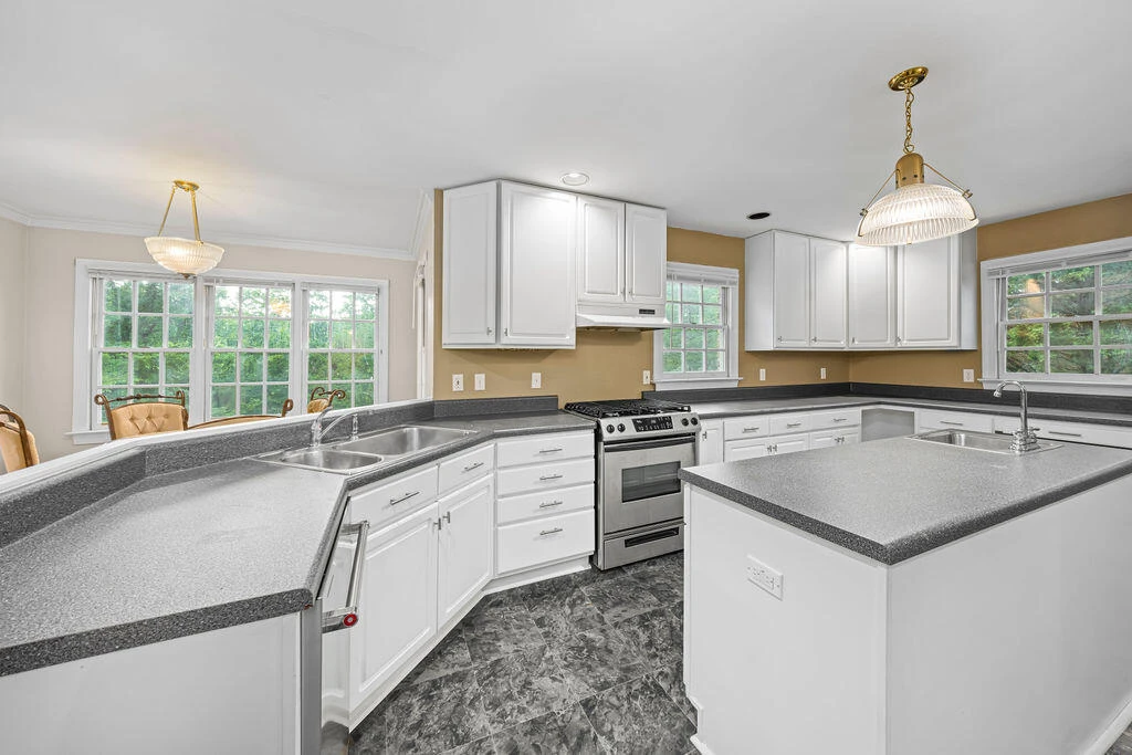 3528 Ridgecroft DR - Photo 17