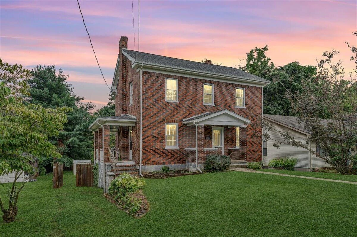 2633 Cedarhurst AVE NW