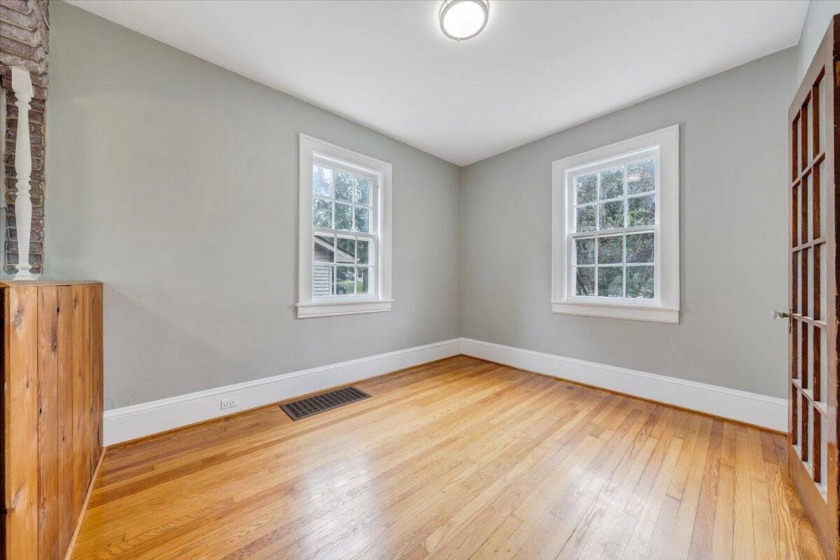 2633 Cedarhurst AVE NW - Photo 10