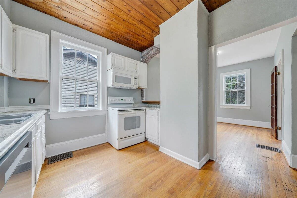 2633 Cedarhurst AVE NW - Photo 11