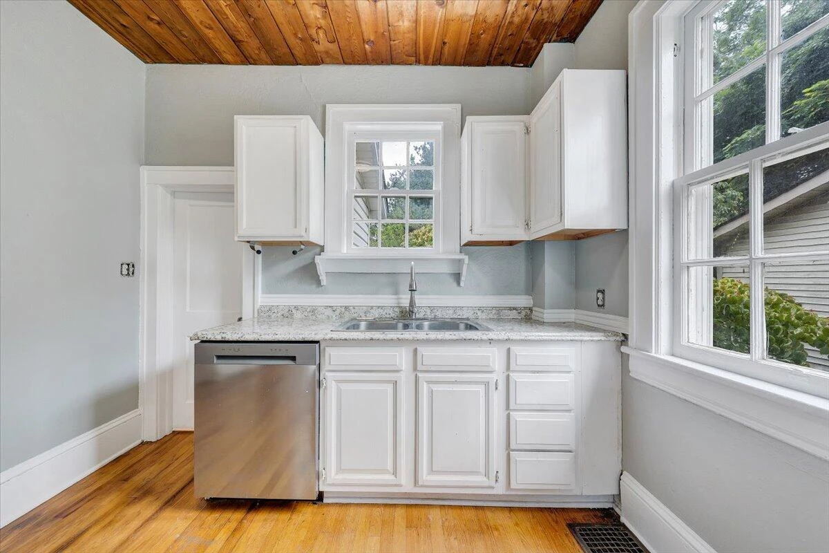 2633 Cedarhurst AVE NW - Photo 14