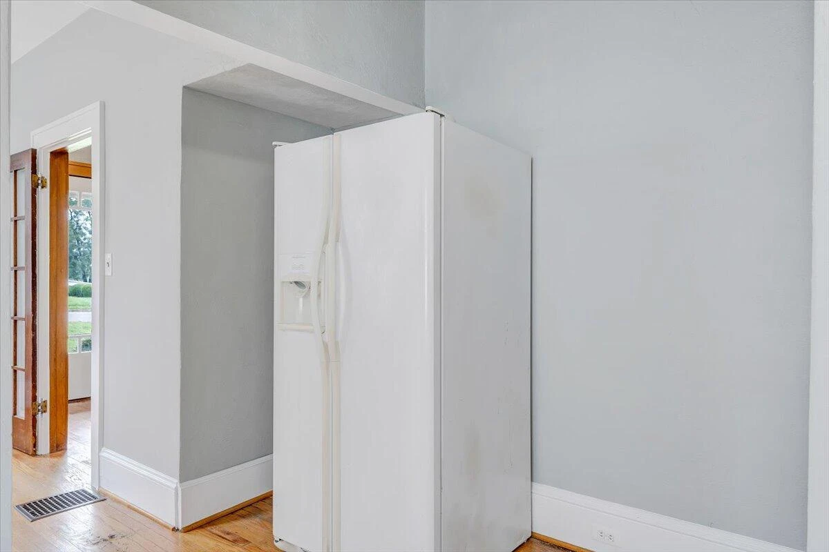 2633 Cedarhurst AVE NW - Photo 16