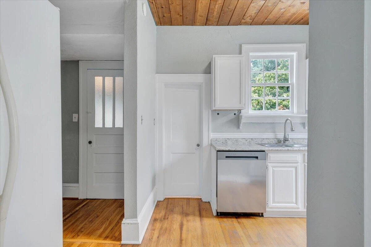 2633 Cedarhurst AVE NW - Photo 17