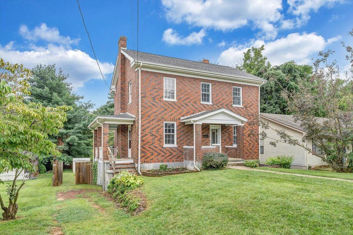 2633 Cedarhurst AVE NW - Photo 2
