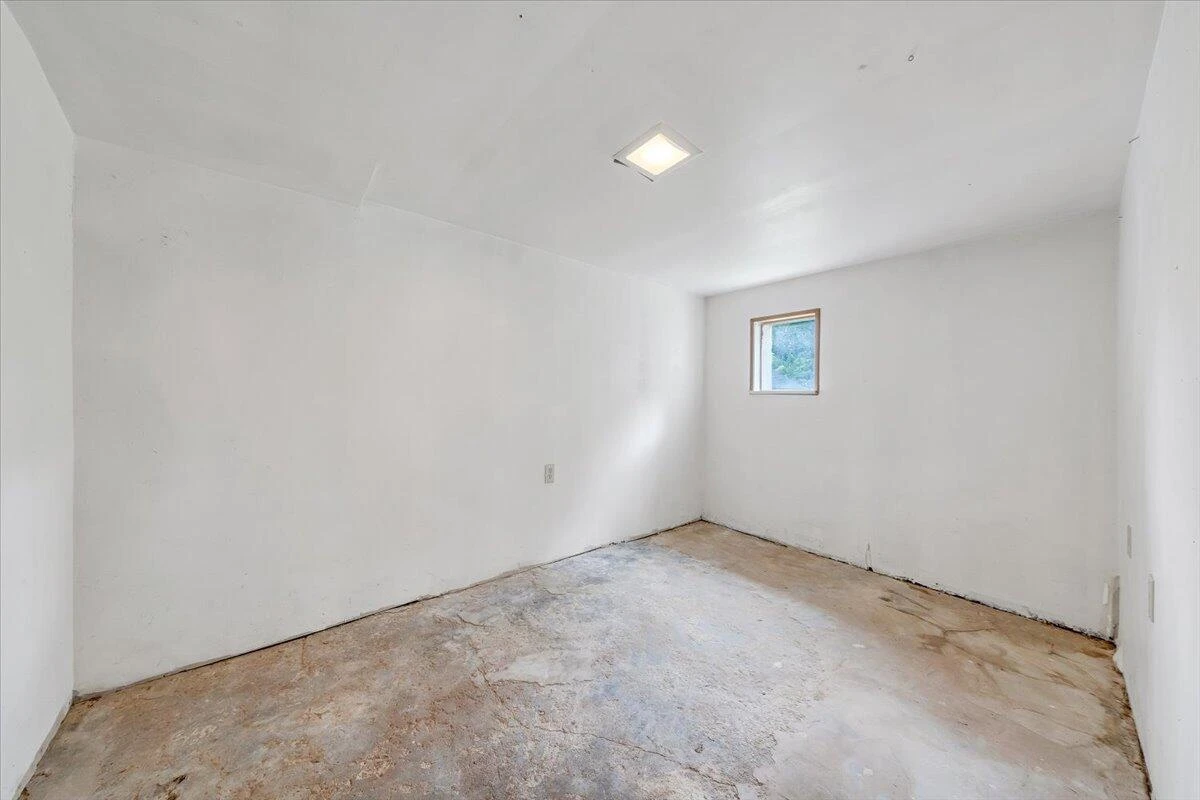 2633 Cedarhurst AVE NW - Photo 33