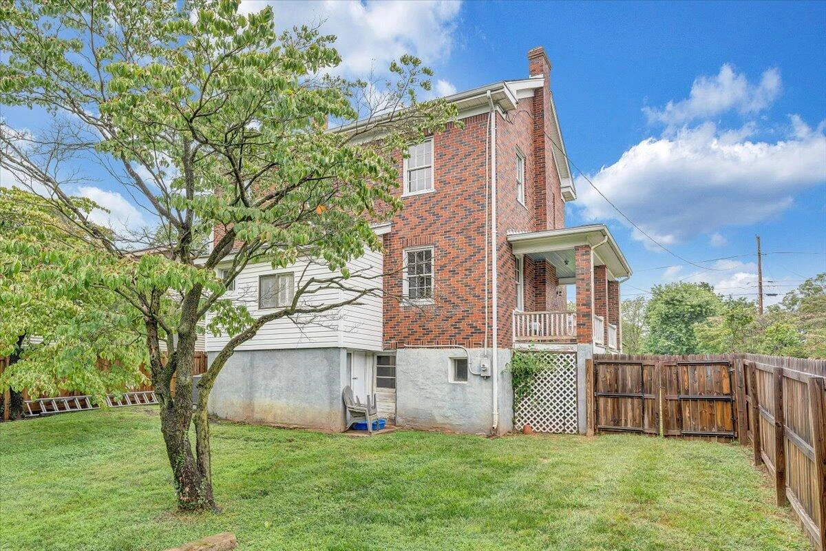 2633 Cedarhurst AVE NW - Photo 38