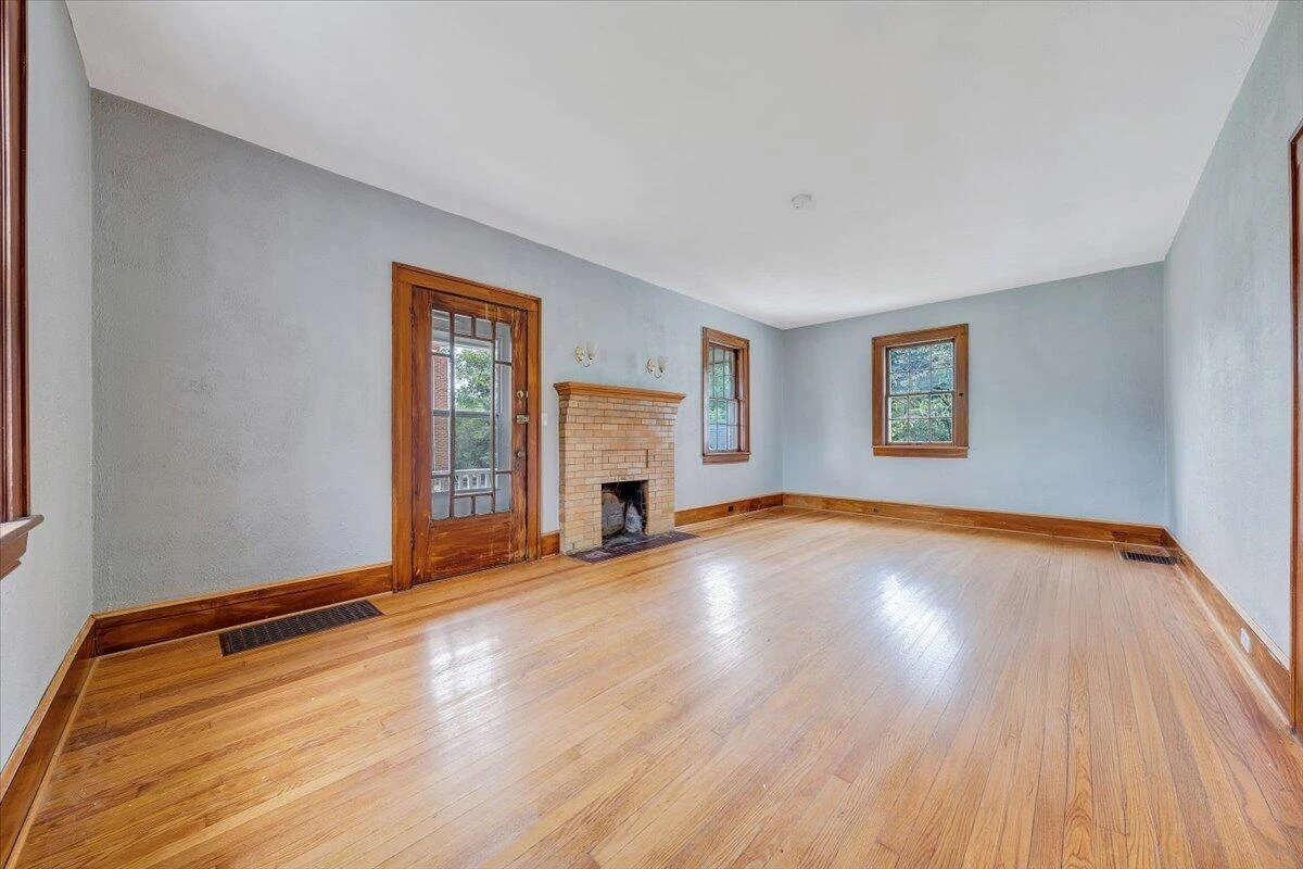 2633 Cedarhurst AVE NW - Photo 6