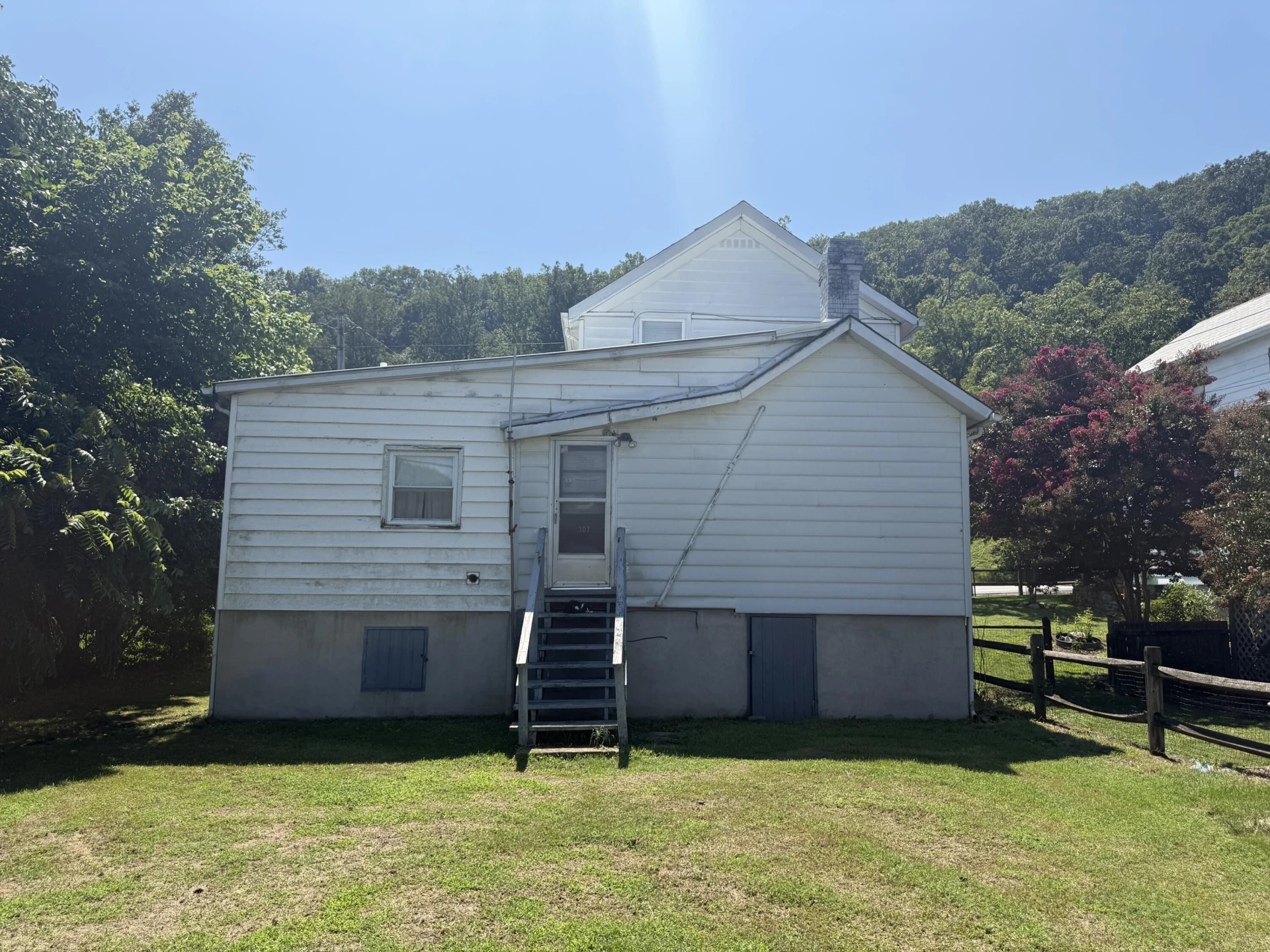 307 Market AVE - Photo 3