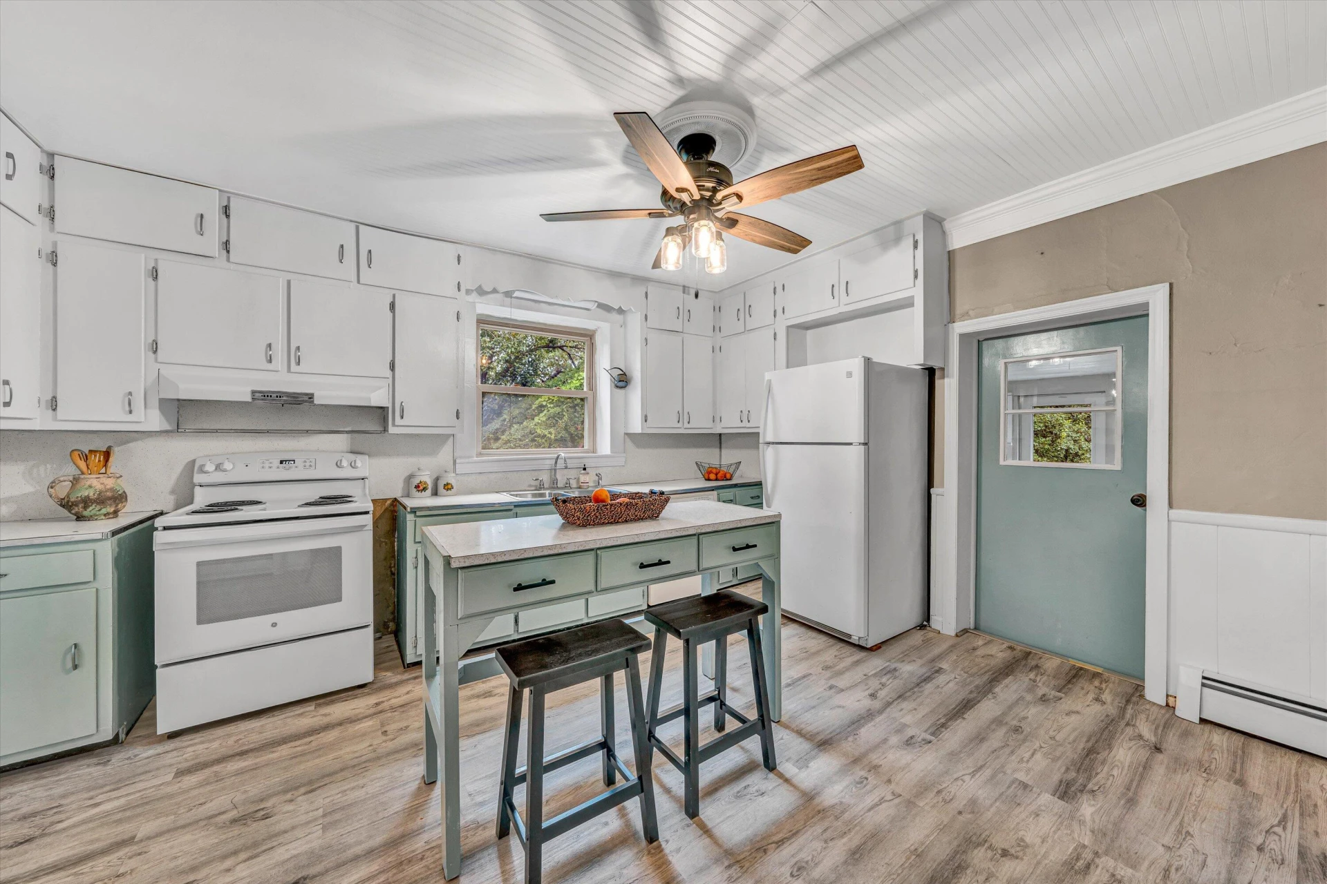 2498 Callaway RD - Photo 15