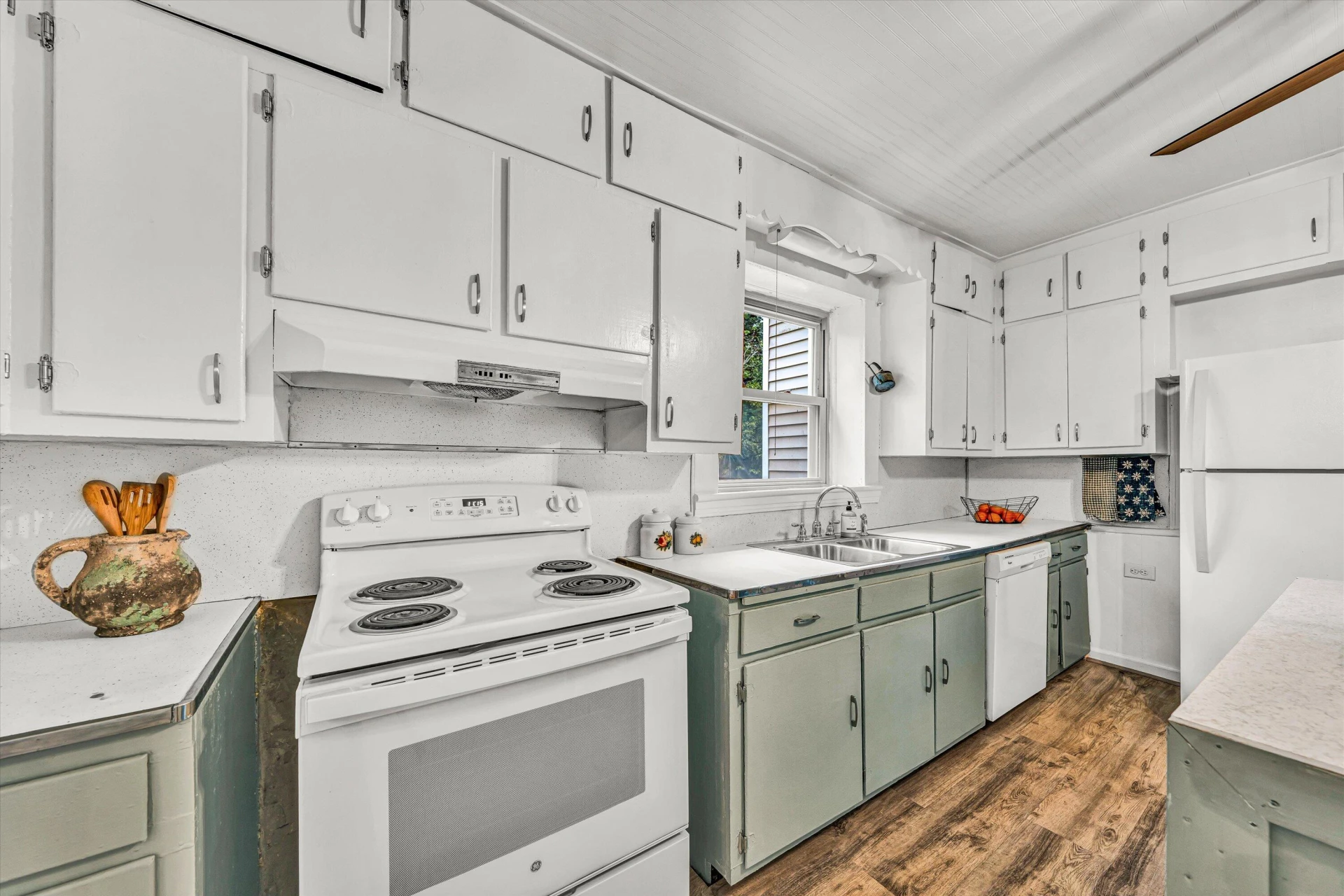 2498 Callaway RD - Photo 17