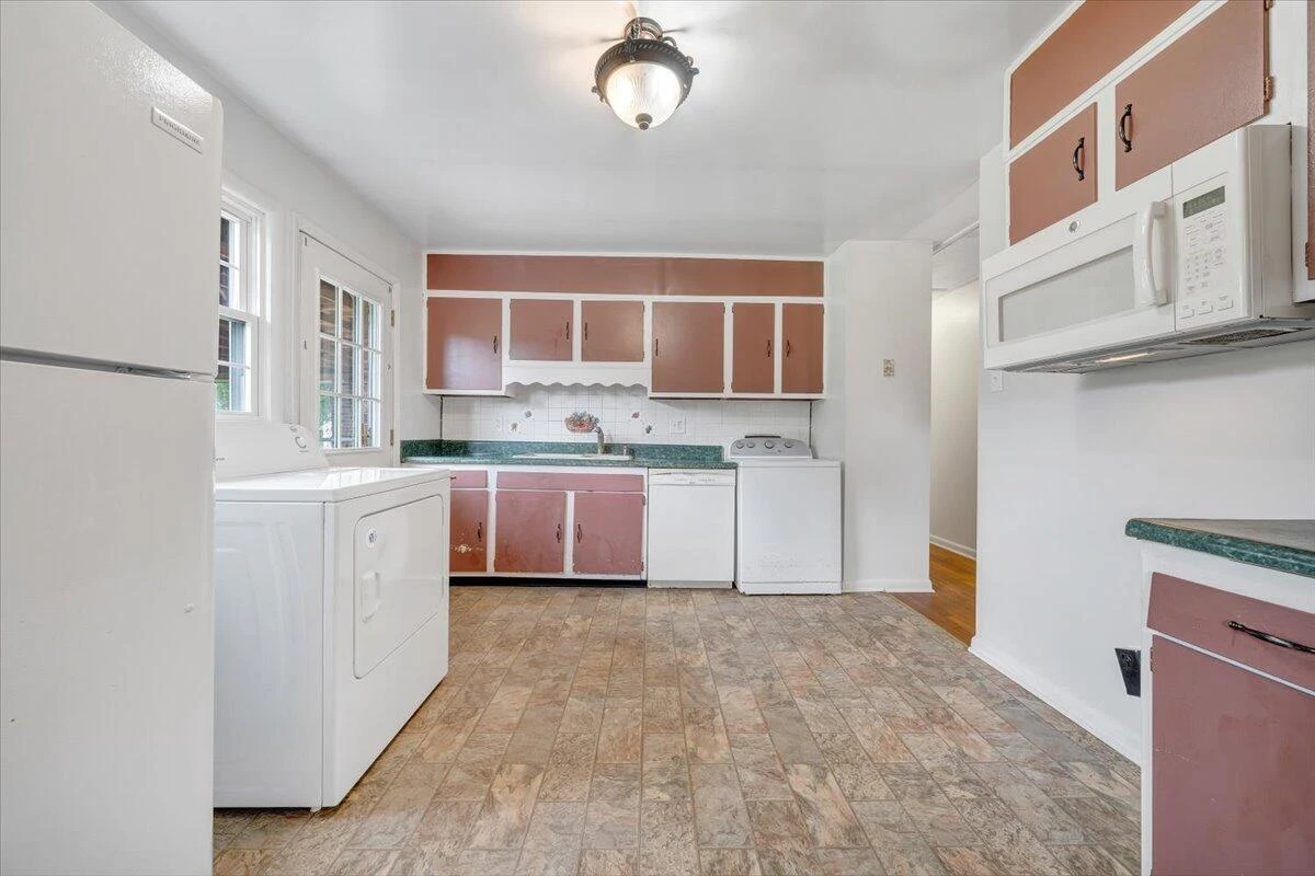 2029 S Hampshire AVE - Photo 10